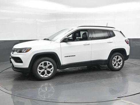 Used 2025 Jeep Compass Latitude AWD/4WD image 7