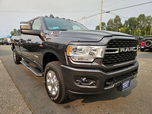 Used 2024 RAM 3500 Big Horn w/ Sport Appearance Package AWD/4WD image 7