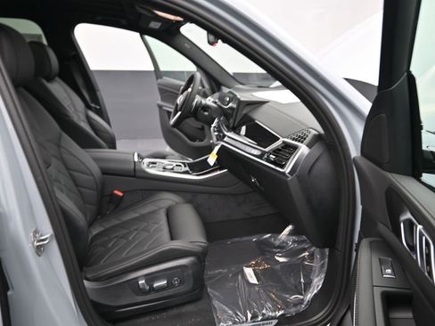 New 2026 BMW X5 xDrive50e image 27