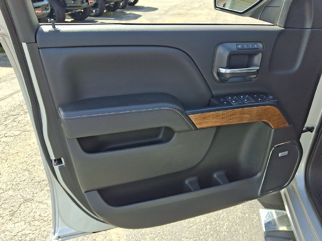 Used 2018 Chevrolet Silverado 1500 LTZ w/ LTZ Plus Package AWD/4WD image 12