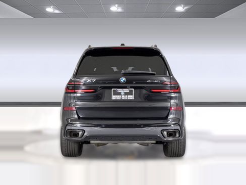 Used 2025 BMW X7 xDrive40i w/ M Sport Package AWD/4WD image 9