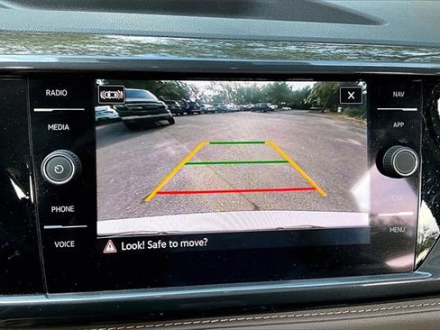 Used 2023 Volkswagen Taos SEL image 13