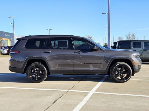 New 2025 Jeep Grand Cherokee L Limited image 7