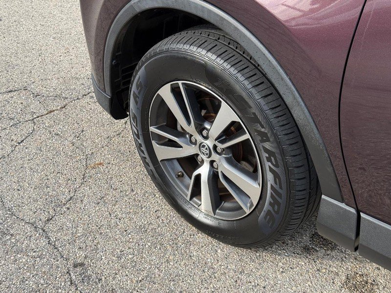 Used 2018 Toyota RAV4 XLE AWD/4WD image 10