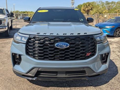 Used 2025 Ford Explorer ST image 10