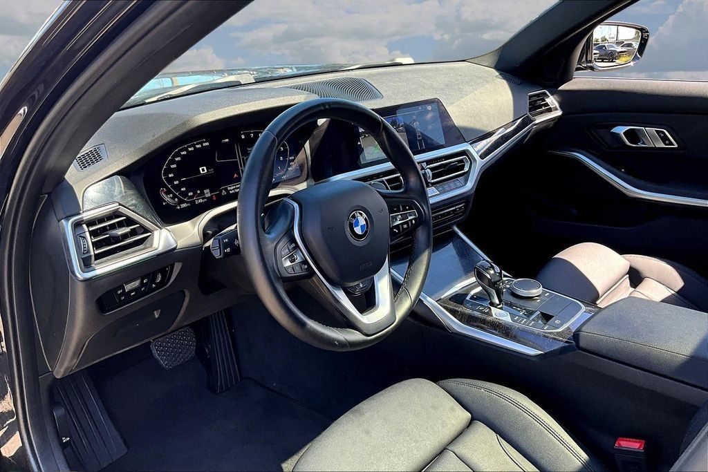 Used 2021 BMW 330i xDrive Sedan w/ Convenience Package AWD/4WD image 17