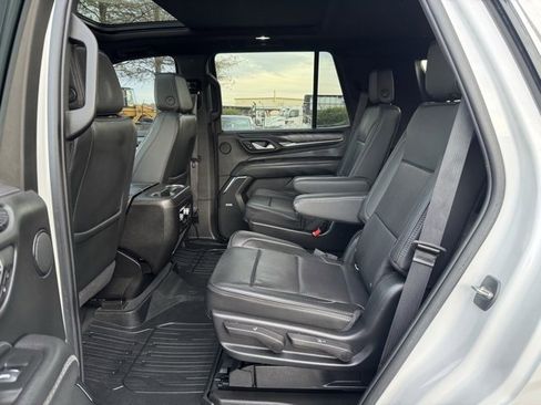 Used 2021 GMC Yukon Denali w/ Denali Premium Package image 14