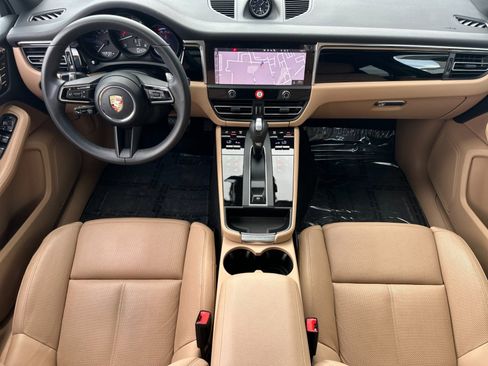 Certified 2025 Porsche Macan image 6