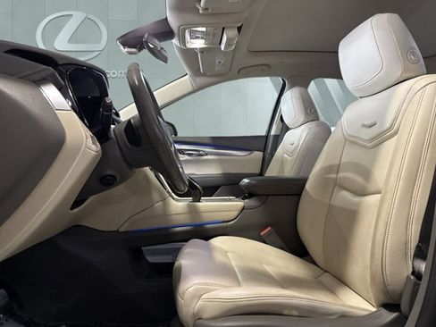 Used 2019 Cadillac XT5 Premium Luxury w/ Driver Assist Package image 9