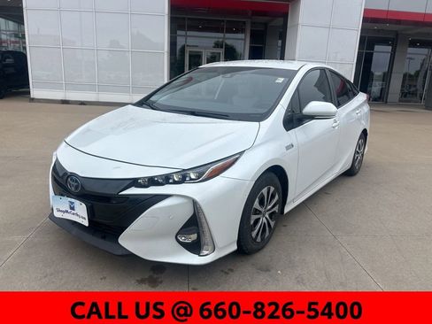 Used 2021 Toyota Prius Prime Limited FWD image 2