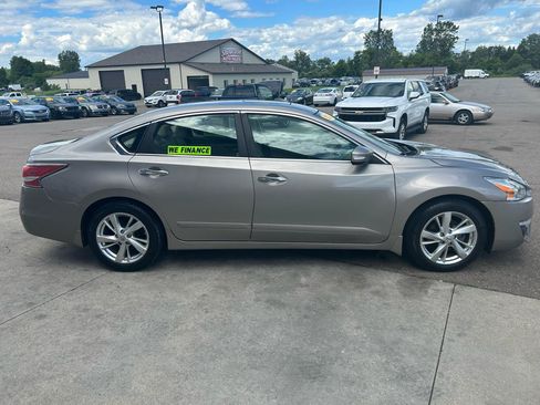 Used 2015 Nissan Altima 2.5 SL w/ Technology Package FWD image 4