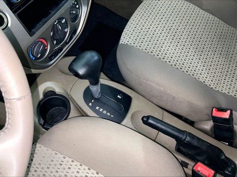 Used 2005 Ford Focus ZX4 Sedan FWD image 17