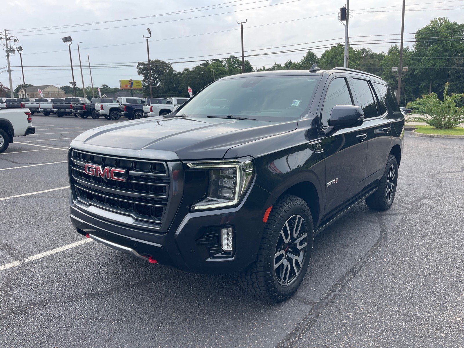 Used 2023 GMC Yukon AT4 w/ AT4 Premium Package AWD/4WD image 3