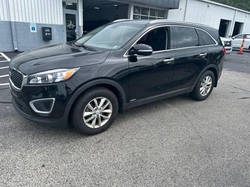 Used 2018 Kia Sorento AWD image 4