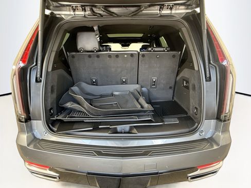 Used 2021 Cadillac Escalade Premium Luxury w/ Driver Assist Tech Package AWD/4WD image 31