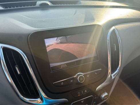 Used 2022 Chevrolet Equinox LS w/ LS Convenience Package AWD/4WD image 19