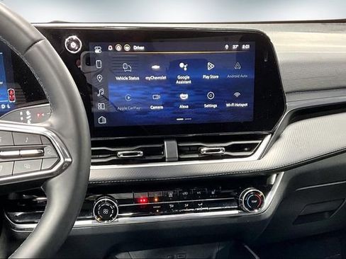 Used 2025 Chevrolet Equinox LT image 10