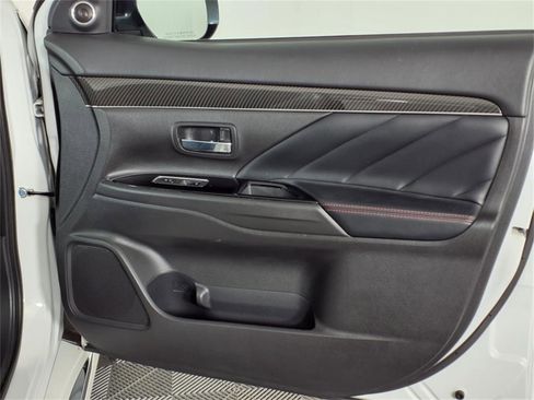 Used 2022 Mitsubishi Outlander LE image 8