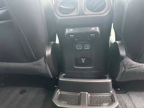 Used 2022 Jeep Wrangler Unlimited Sahara AWD/4WD image 26