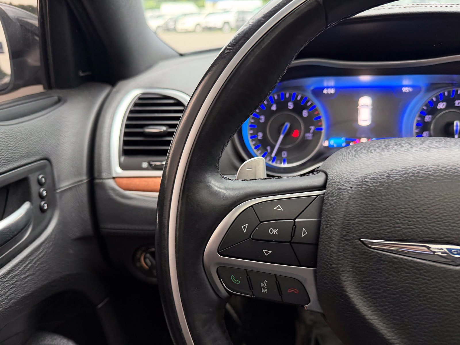 Used 2015 Chrysler 300 C Platinum w/ Harman/Kardon Audio Group RWD image 28