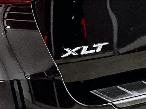 Used 2022 Ford Explorer XLT w/ XLT Sport Appearance Package image 41