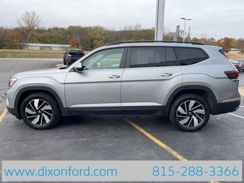 Used 2024 Volkswagen Atlas SE image 4