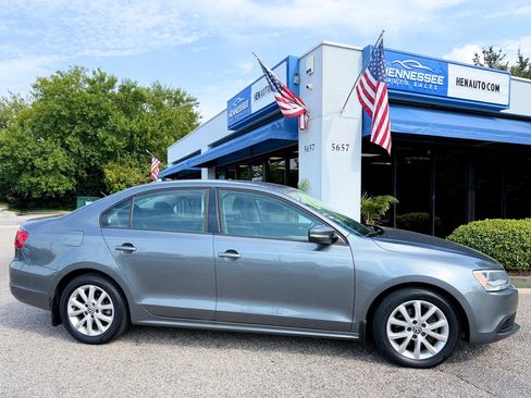 Used 2012 Volkswagen Jetta SE FWD image 4