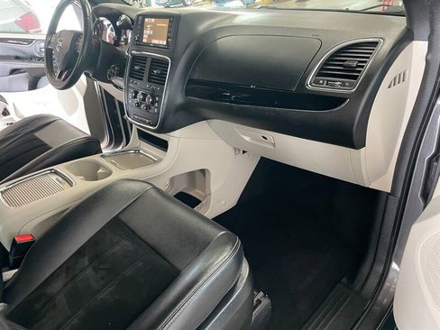 Used 2017 Dodge Grand Caravan SXT FWD image 21