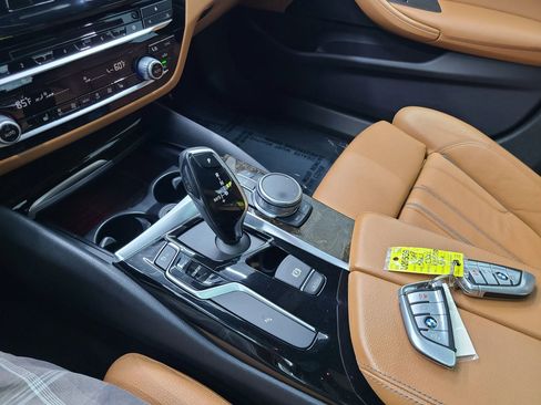 Used 2019 BMW 530i xDrive 530i xDrive Sedan 4D w/ Convenience Package image 27