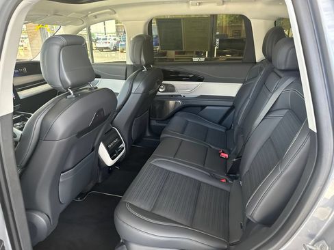 Used 2025 Lincoln Nautilus Reserve AWD/4WD image 17