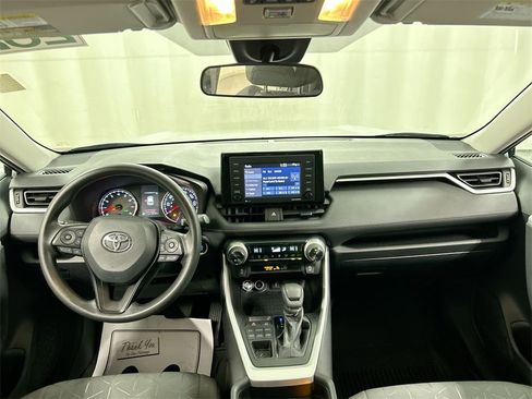 Used 2021 Toyota RAV4 XLE image 18