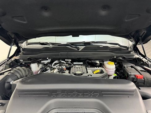 Used 2025 RAM 3500 Laramie AWD/4WD image 36