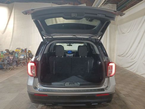 Used 2020 Ford Explorer XLT w/ Comfort Package image 19