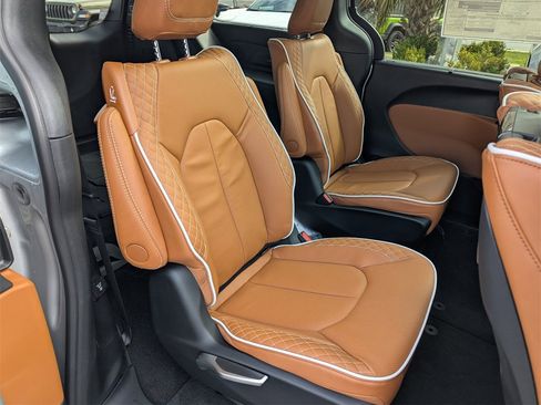 New 2026 Chrysler Pacifica Pinnacle image 31