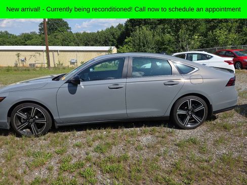 Used 2025 Honda Accord Sport image 3