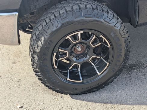 Used 2016 Nissan Titan SV image 13