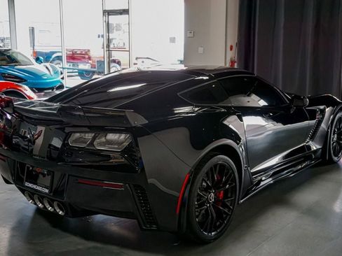 Used 2015 Chevrolet Corvette Z06 w/ 3LZ Preferred Equipment Group RWD image 6