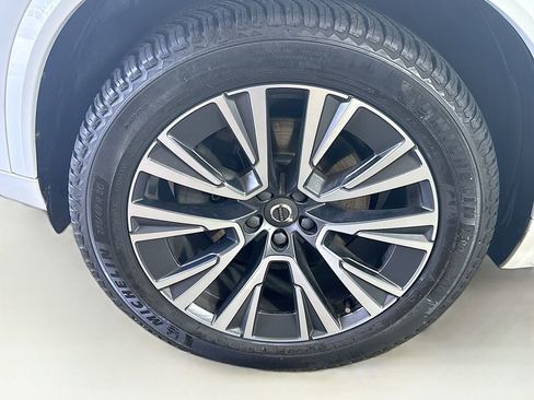 Used 2021 Volvo XC90 T6 Momentum image 40