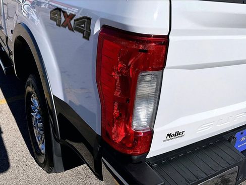 Certified 2019 Ford F250 Lariat w/ Chrome Package image 31