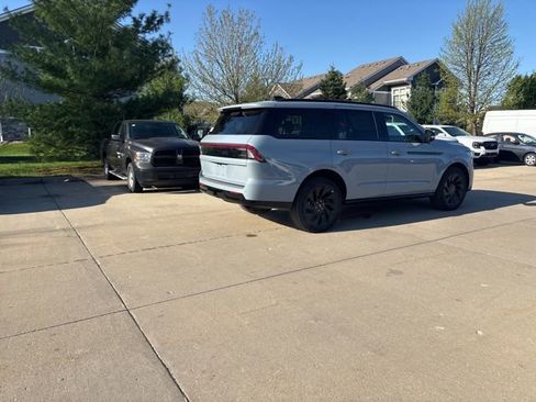 New 2026 Lincoln Navigator Reserve AWD/4WD image 4