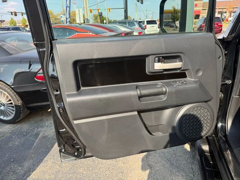 Used 2010 Toyota FJ Cruiser Sport Utility 2D image 10