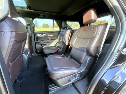 Used 2025 Ford Explorer Platinum w/ LUX Leather Package AWD/4WD image 19