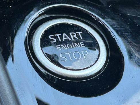 Used 2025 Nissan Versa SV FWD image 17