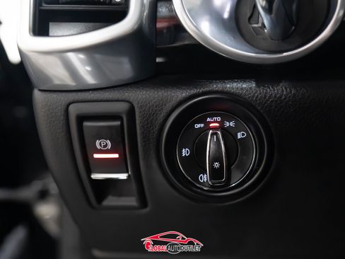 Used 2017 Porsche Cayenne Platinum Edition w/ Premium Package (PJV) image 37