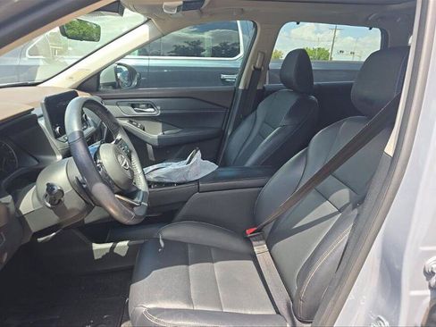 Used 2023 Nissan Rogue SL w/ SL Premium Package FWD image 3