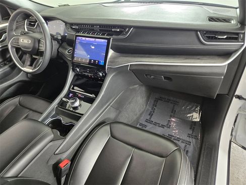 Used 2024 Jeep Grand Cherokee Limited image 21