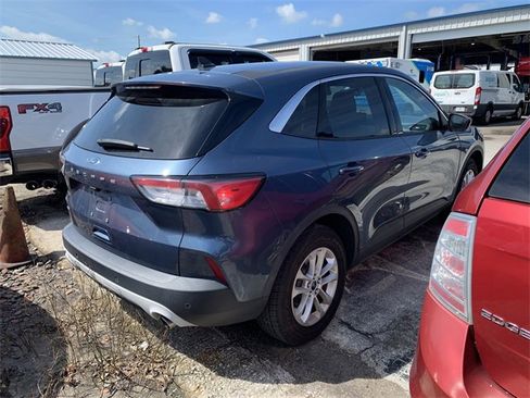 Used 2020 Ford Escape SE image 3