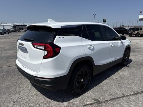 Used 2024 GMC Terrain SLE FWD image 4