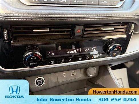 Used 2021 Nissan Rogue SV image 16