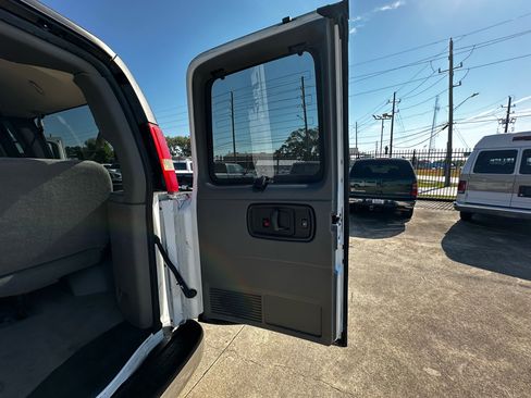 Used 2006 Chevrolet Express 3500 Passenger w/ LT Preferred Equipment Group image 51